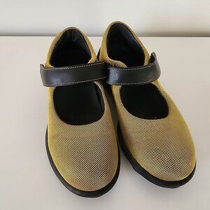 John Fluevog Urban Angel Vegan Yellow Pilot W9